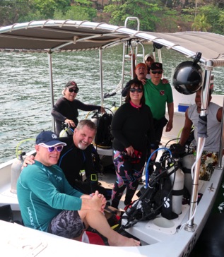 Dive boat